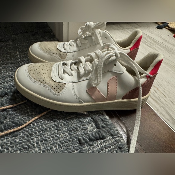 Veja v10 Women's White and Pink Sneakers - Picture 2 of 9